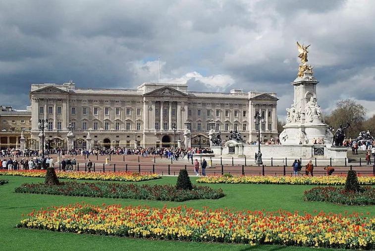 Victoria style flat near Victoria station Apartment Londra Exterior foto