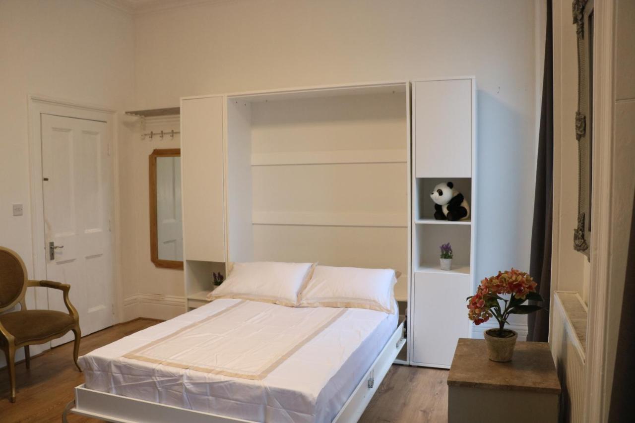 Victoria style flat near Victoria station Apartment Londra Exterior foto