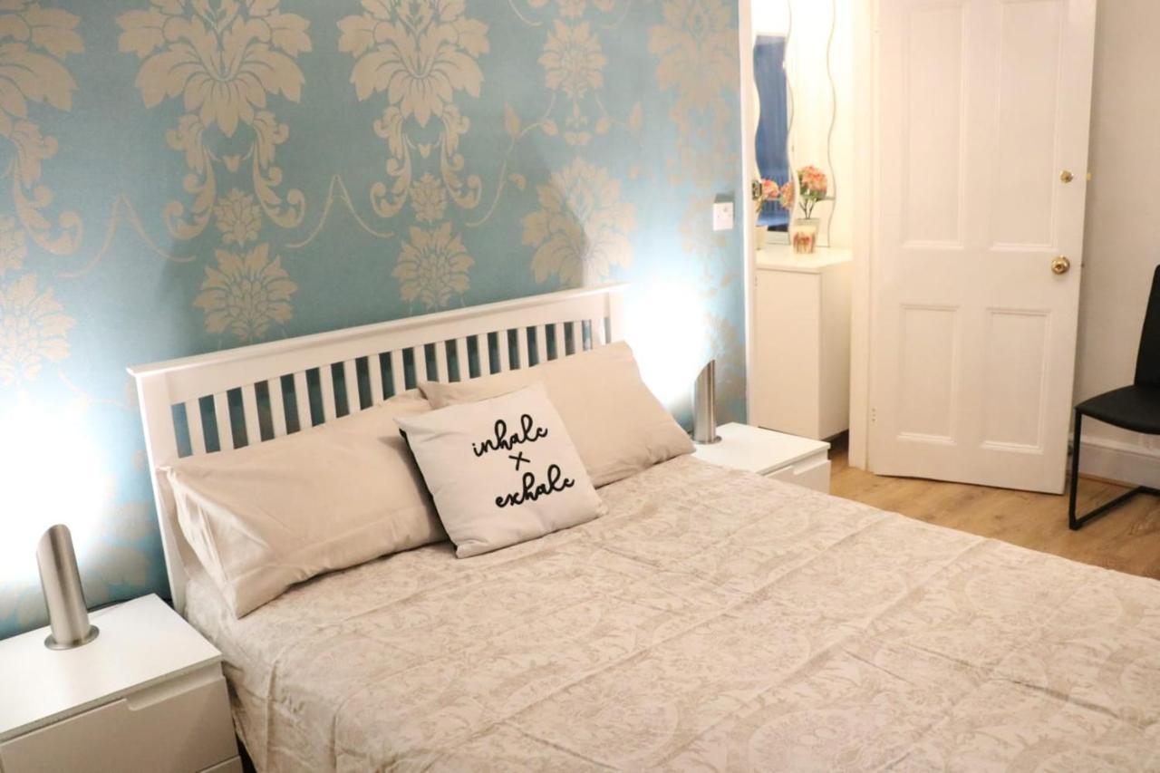 Victoria style flat near Victoria station Apartment Londra Exterior foto