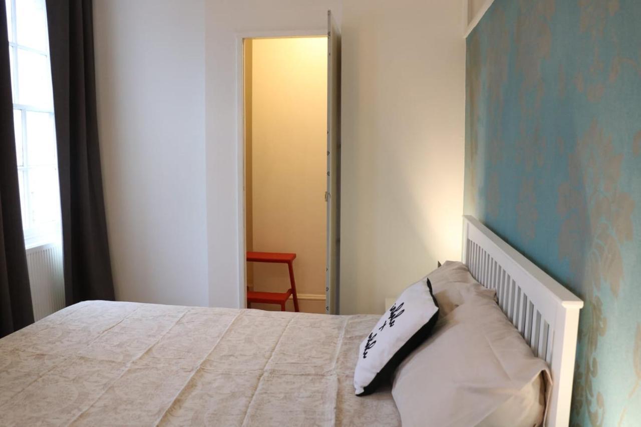 Victoria style flat near Victoria station Apartment Londra Exterior foto