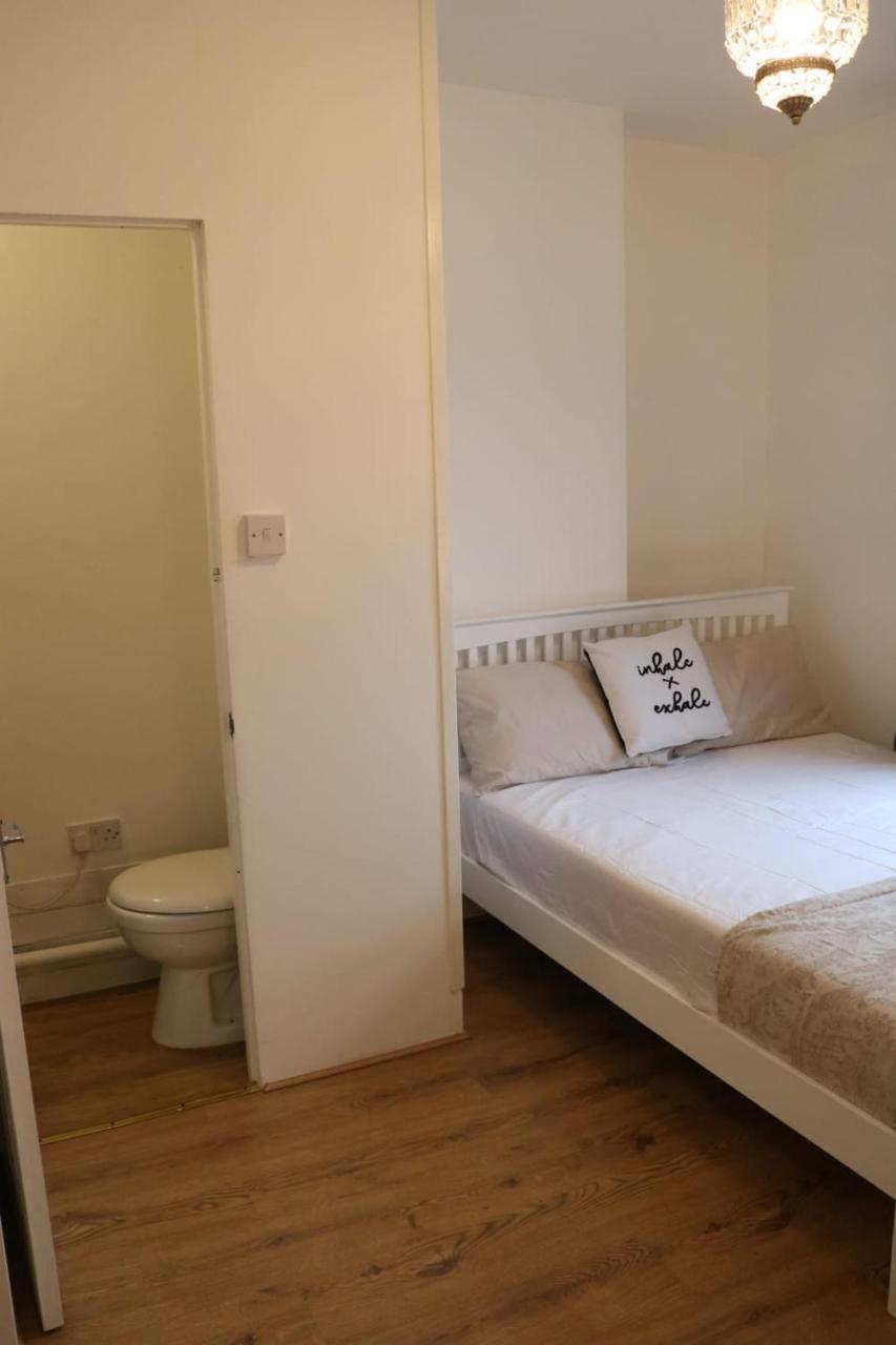 Victoria style flat near Victoria station Apartment Londra Exterior foto